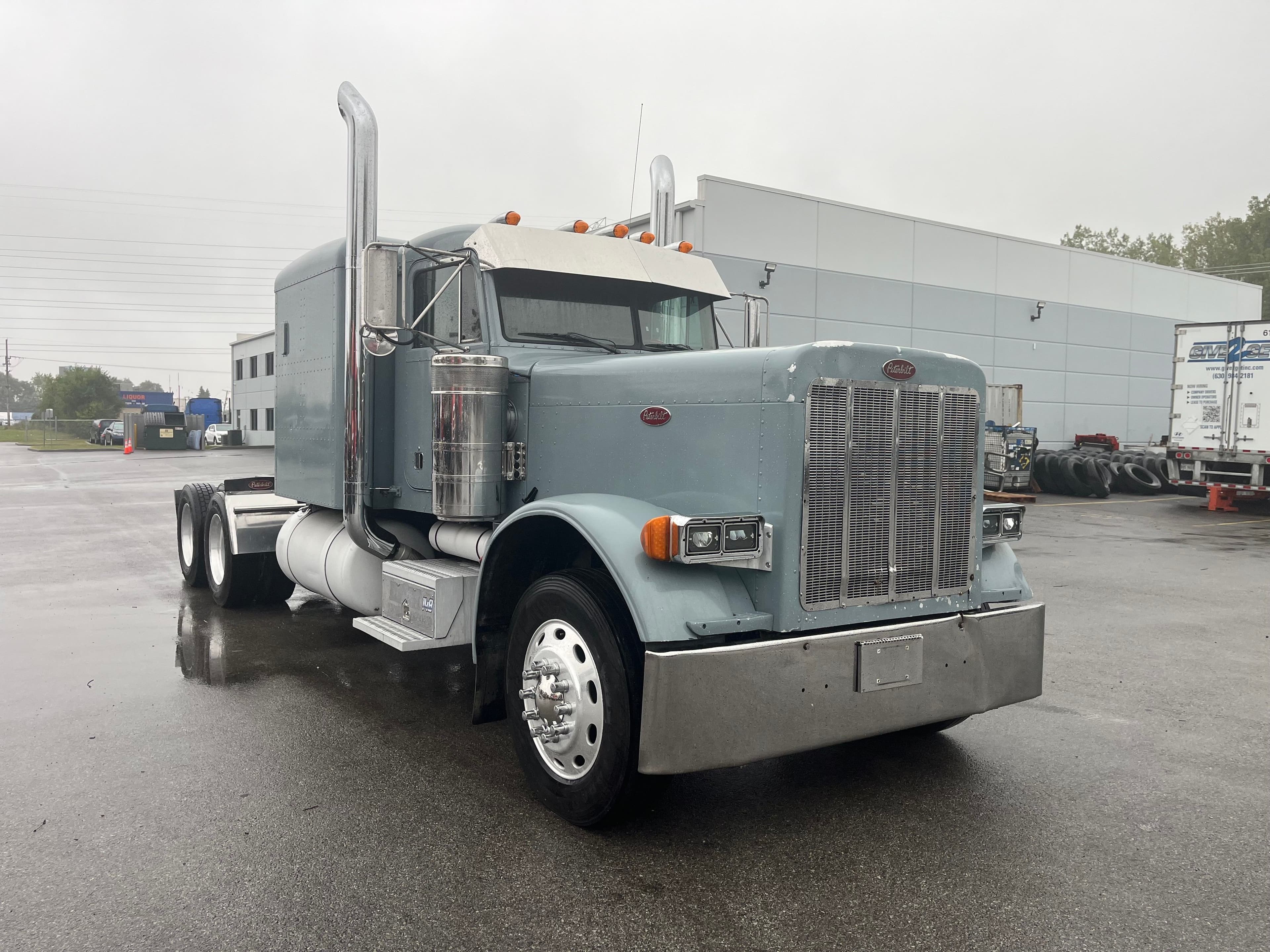 1994 Peterbilt 379 – New Engine image 1