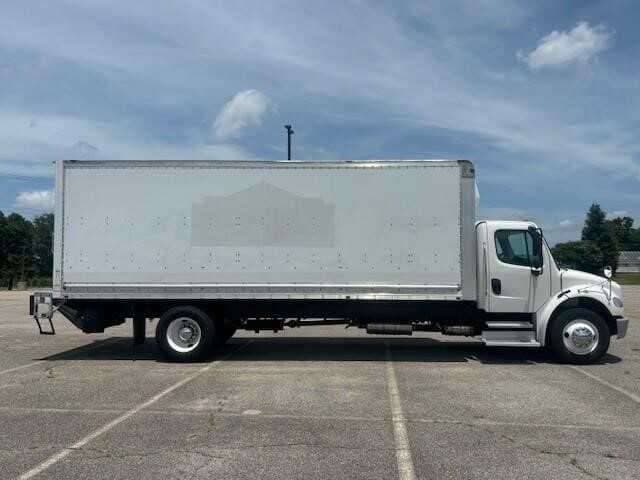 2017 Freightliner M2 image 1