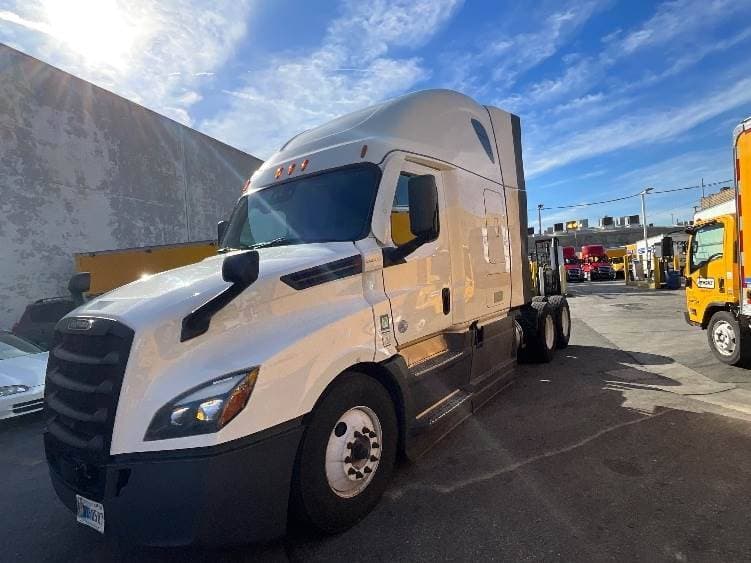 2023 Freightliner Cascadia 126 image 2