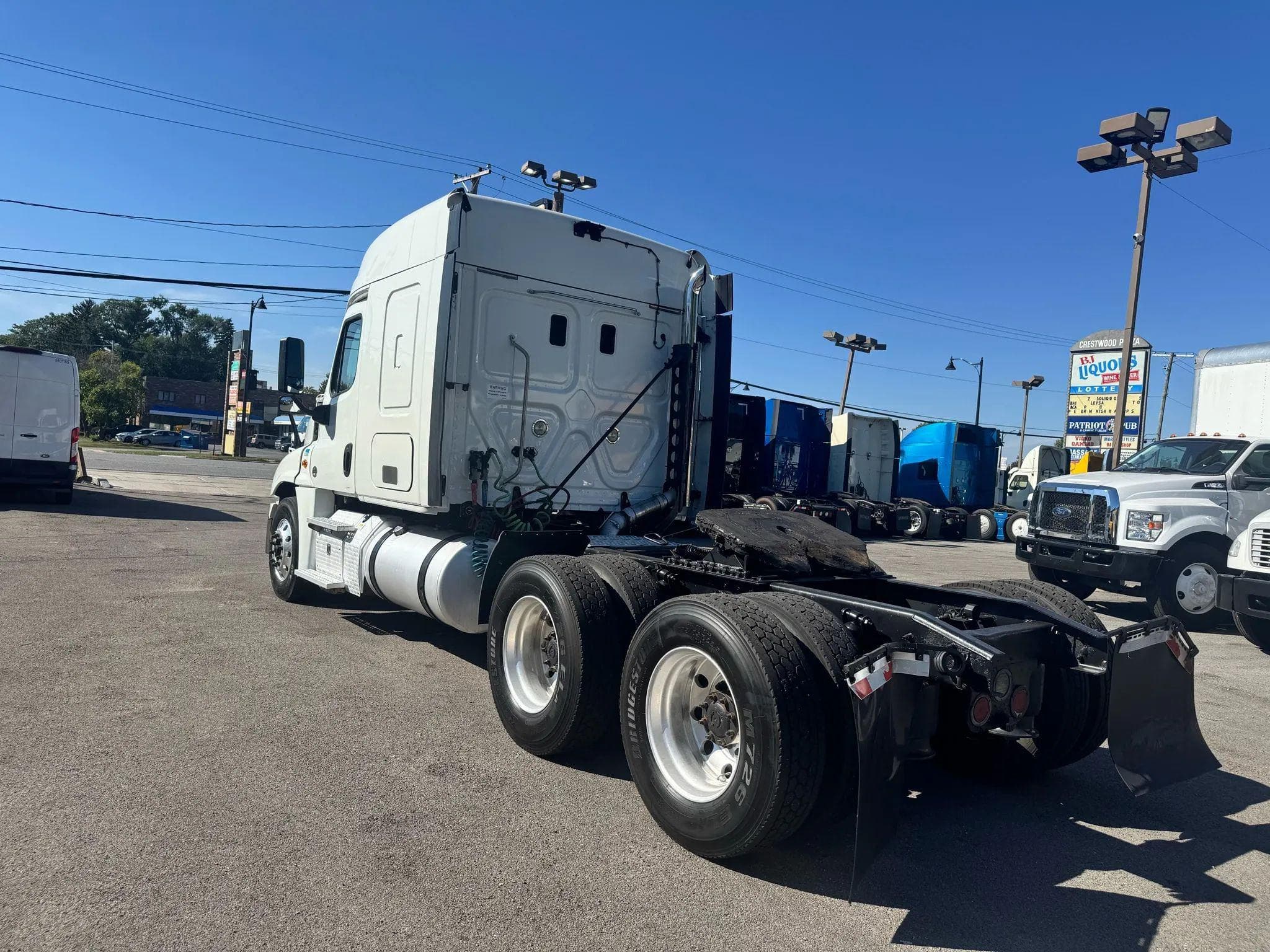 2016 Freightliner Cascadia image 19