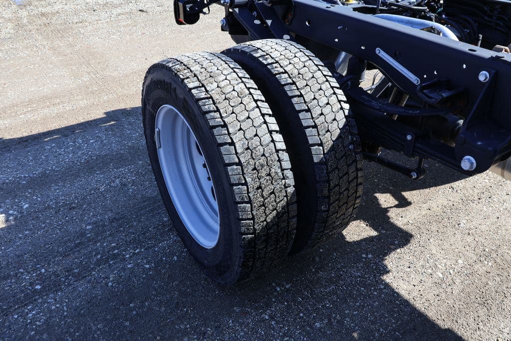 2024 Ford F-550SD XL Cab Chassis image 12