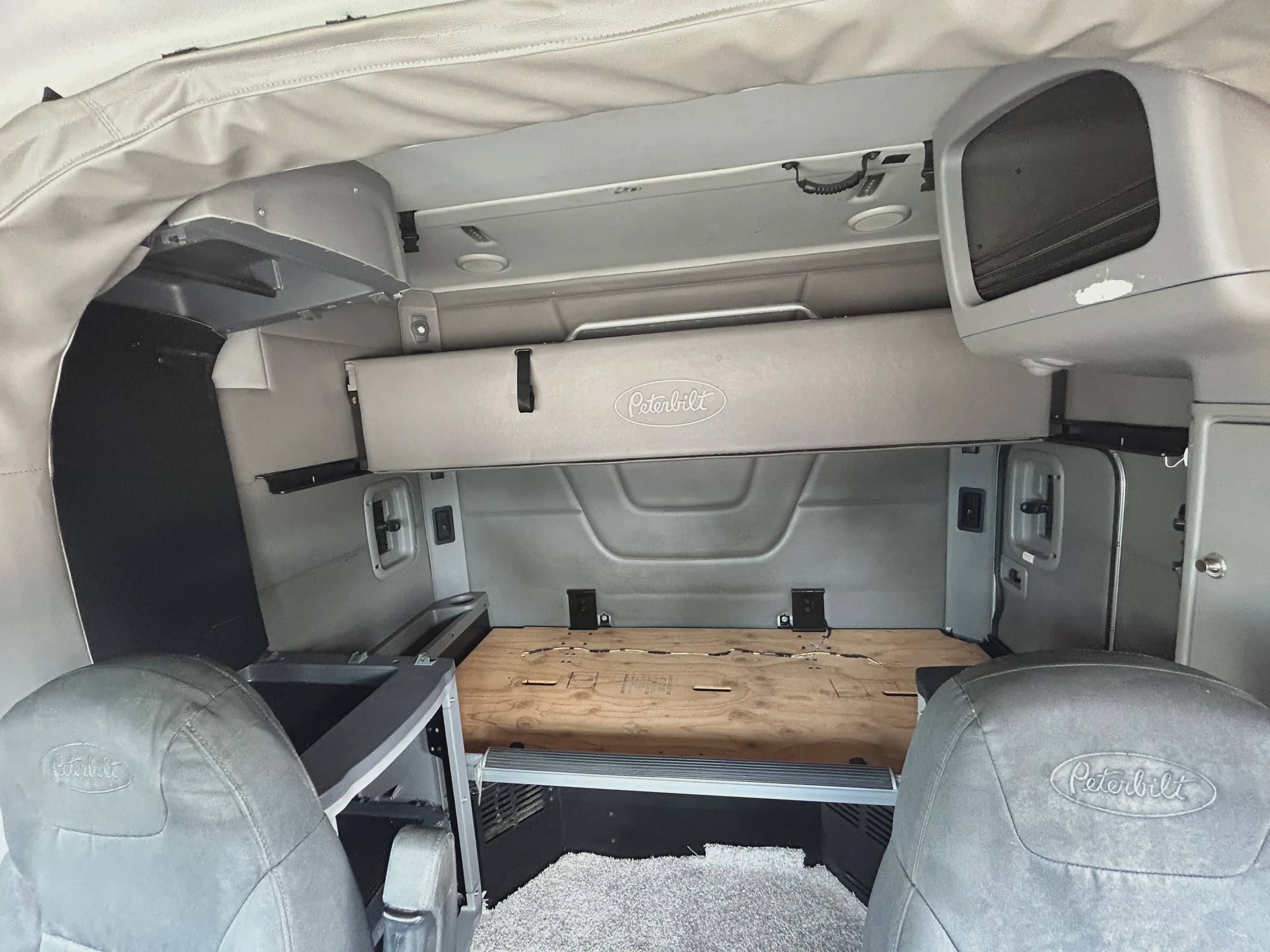 2016 Peterbilt 579 New Engine – Complete Overhaul image 8