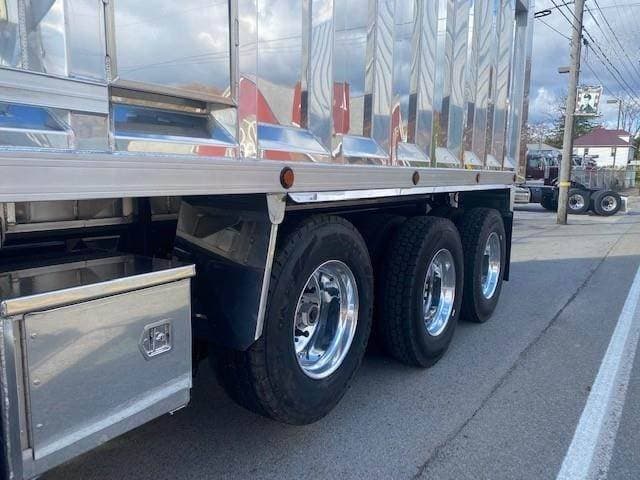 2026 Peterbilt 589 image 6