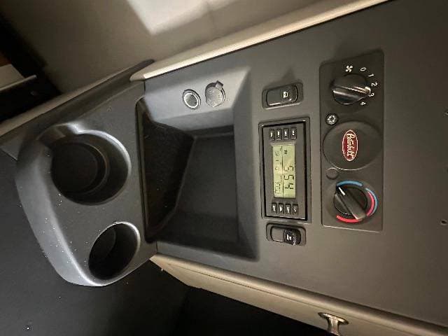 2019 Peterbilt 579 image 12