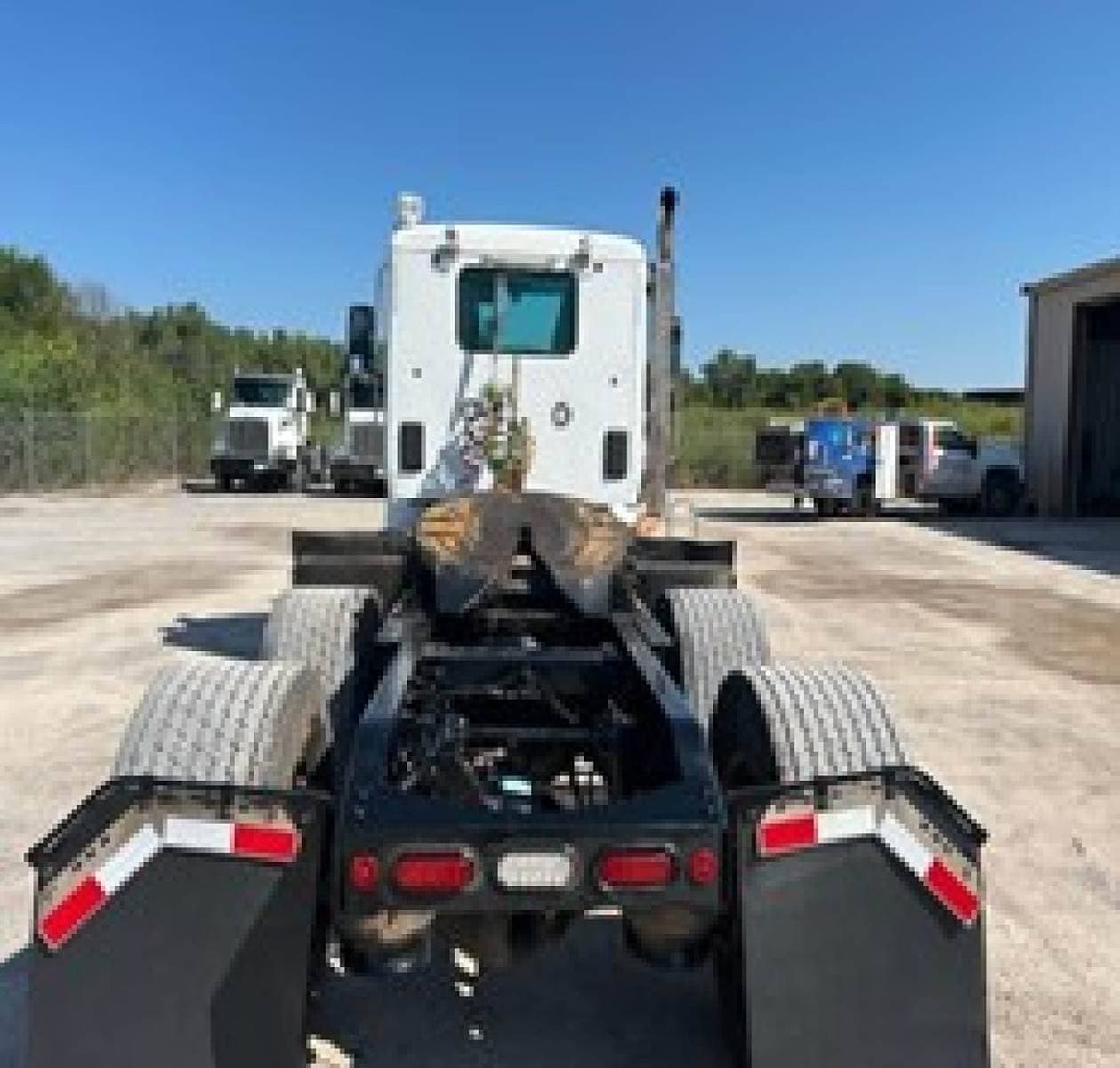 2021 Peterbilt 567 image 3