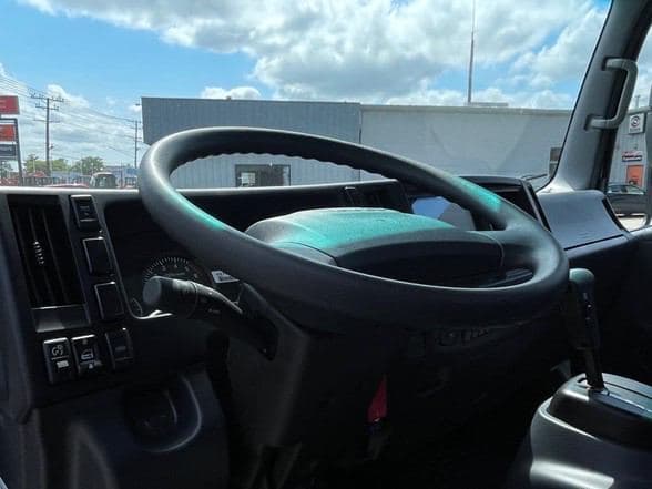 2025 Isuzu NRR image 15