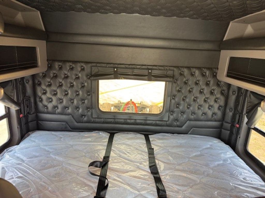 New 2027 KENWORTH W900L image 11