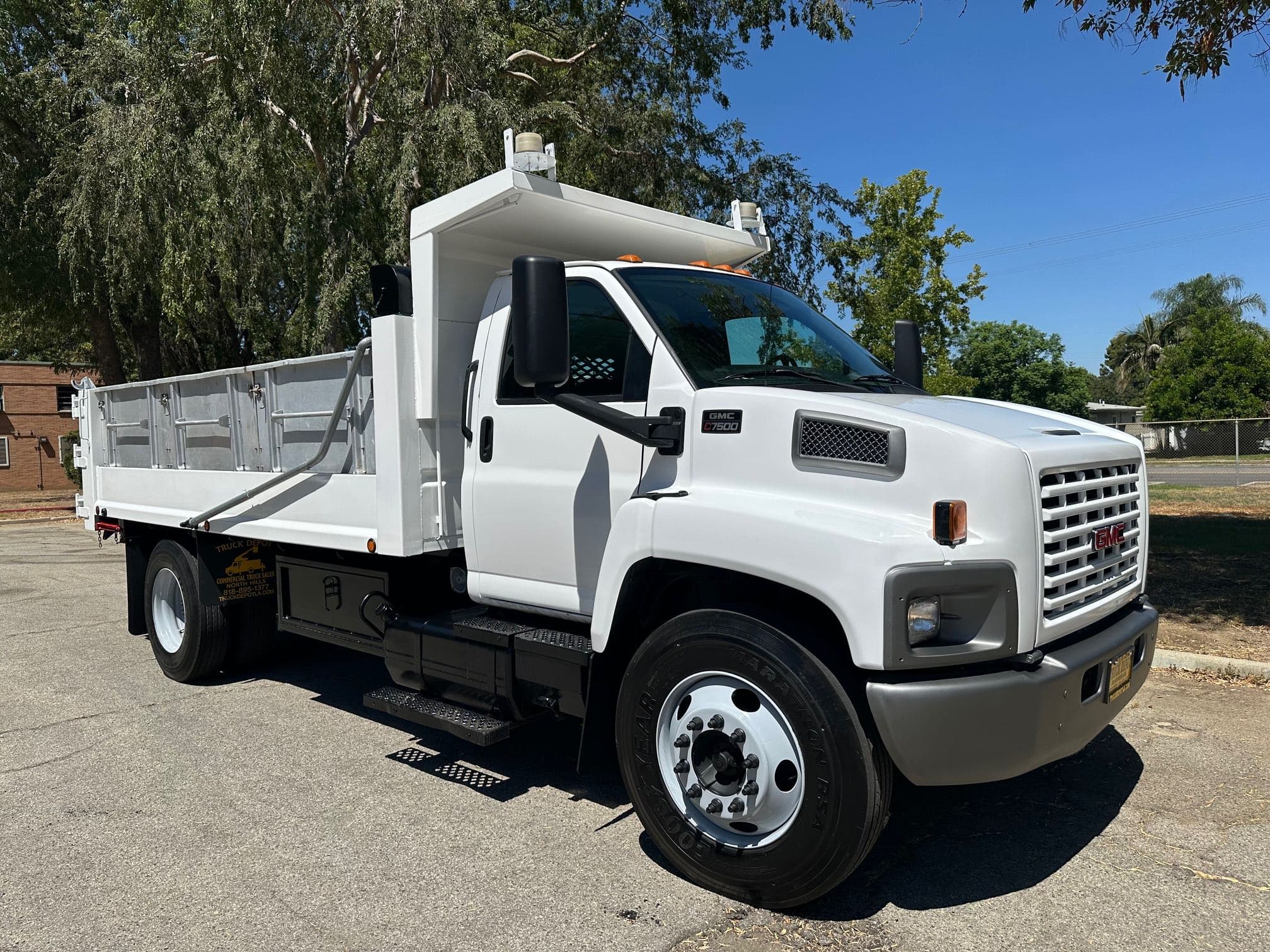 2009 GMC TOPKICK C7500 Dump Truck image 6