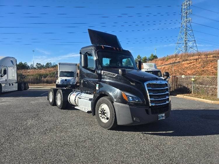 2019 Freightliner Cascadia 126 Day Cab Truck - 450HP, 12 Speed Automatic image 1