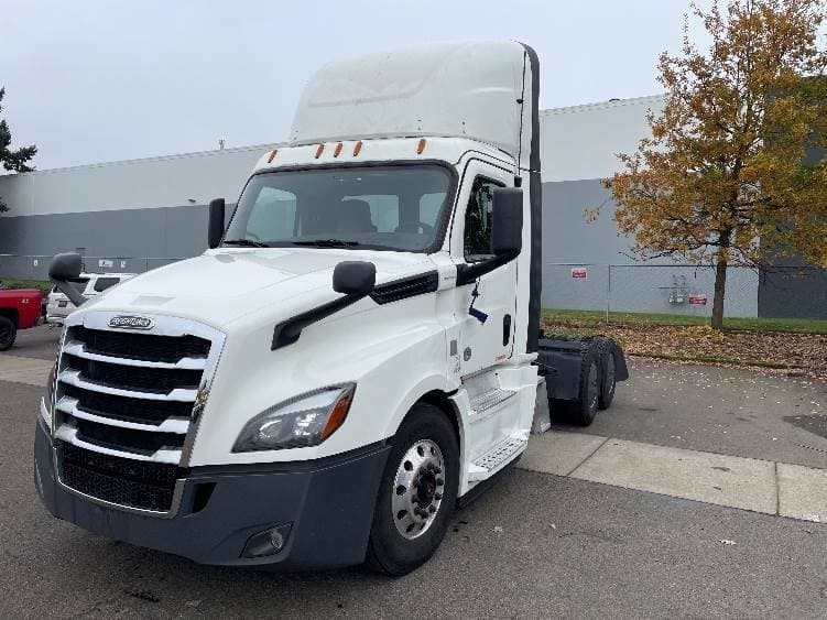 2019 Freightliner Cascadia 126 Day Cab Truck - 455HP, 12 Speed Automatic image 3