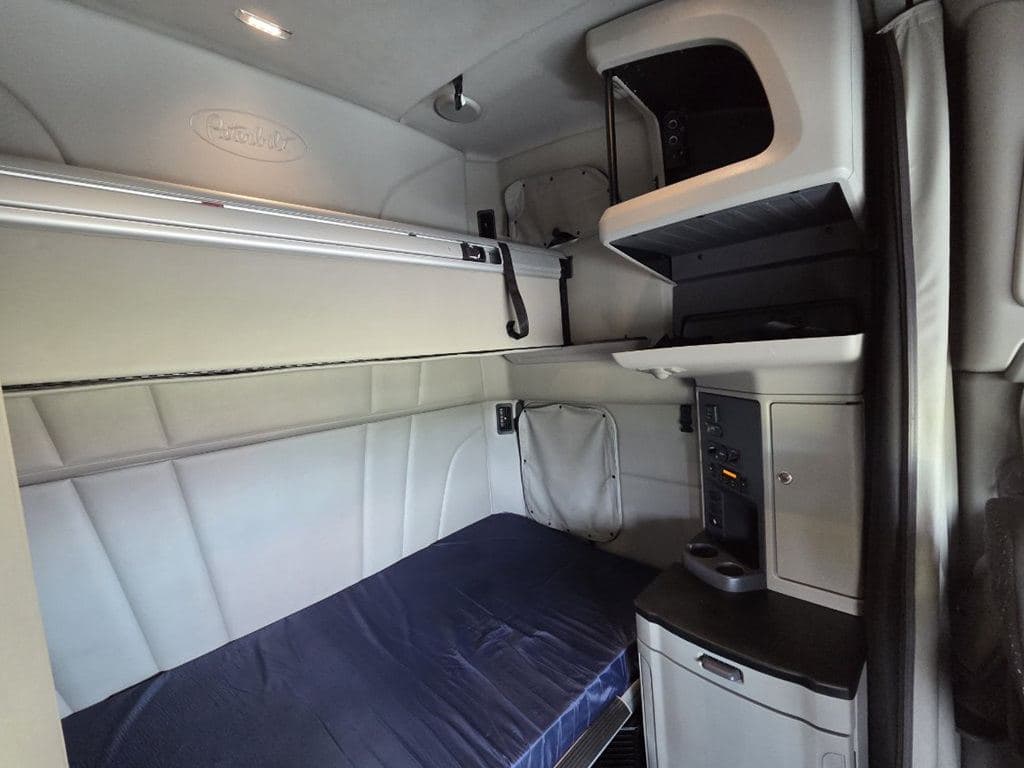 Used 2023 PETERBILT 579 image 21