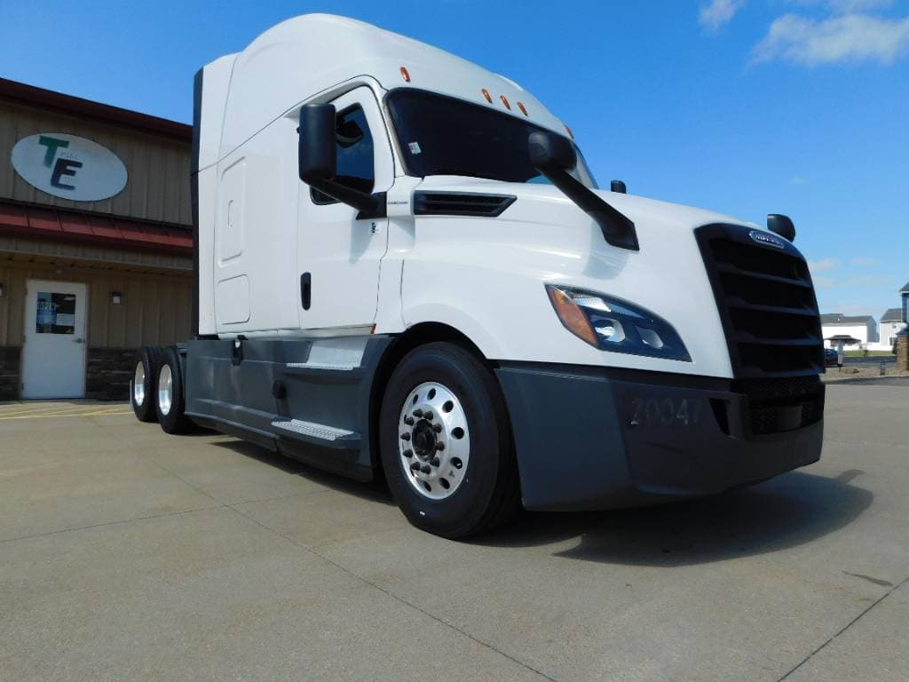 2020 Freightliner Cascadia 126 image 1