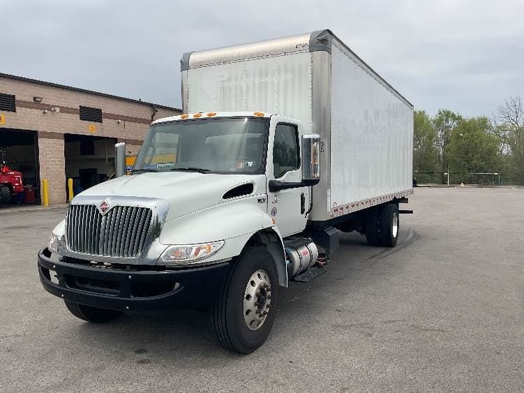 2022 International MV607 Box Truck - 220HP, 6 Speed Automatic, Roll up Door image 3