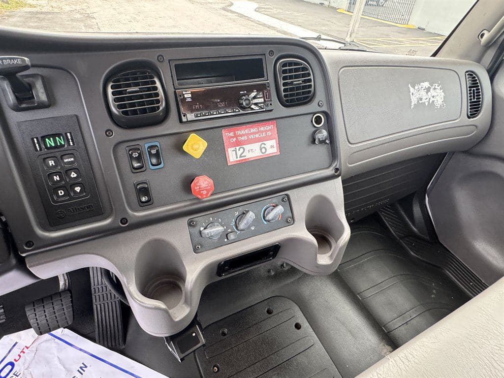 2018 Freightliner M2-106 image 58
