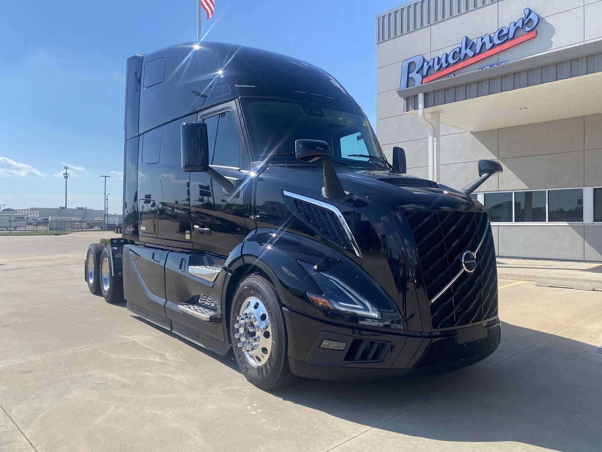 New 2026 VOLVO VNL64T860 Conventional - Sleeper Truck in Oklahoma City, OK image 4