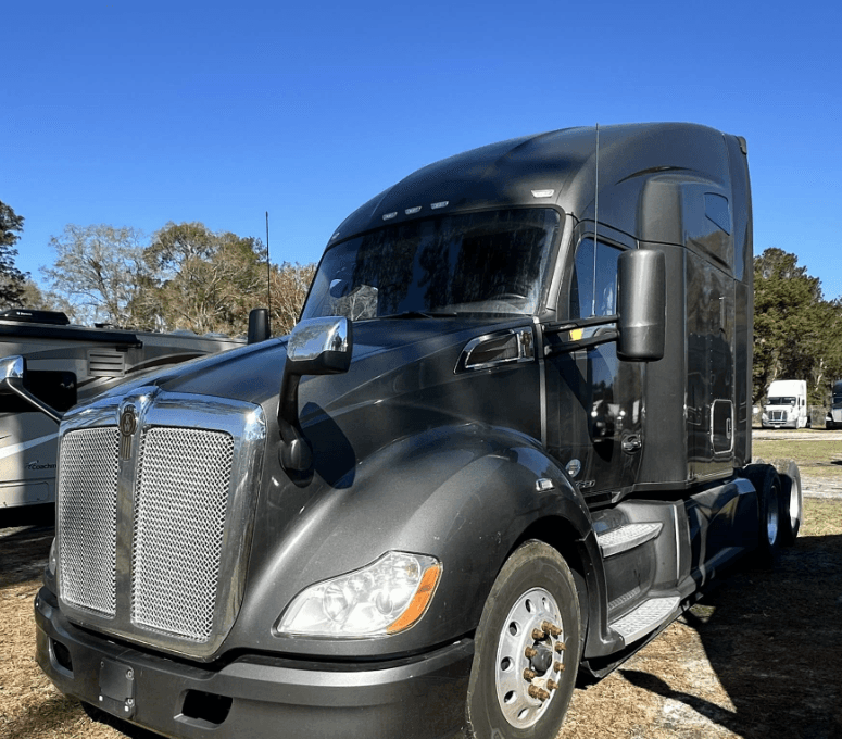 2020 Kenworth T680 image 1