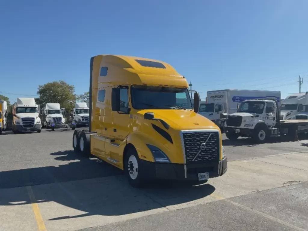2022 Volvo VNL image 3