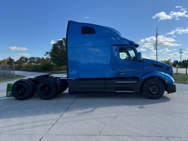 2023 Peterbilt 579 image 4