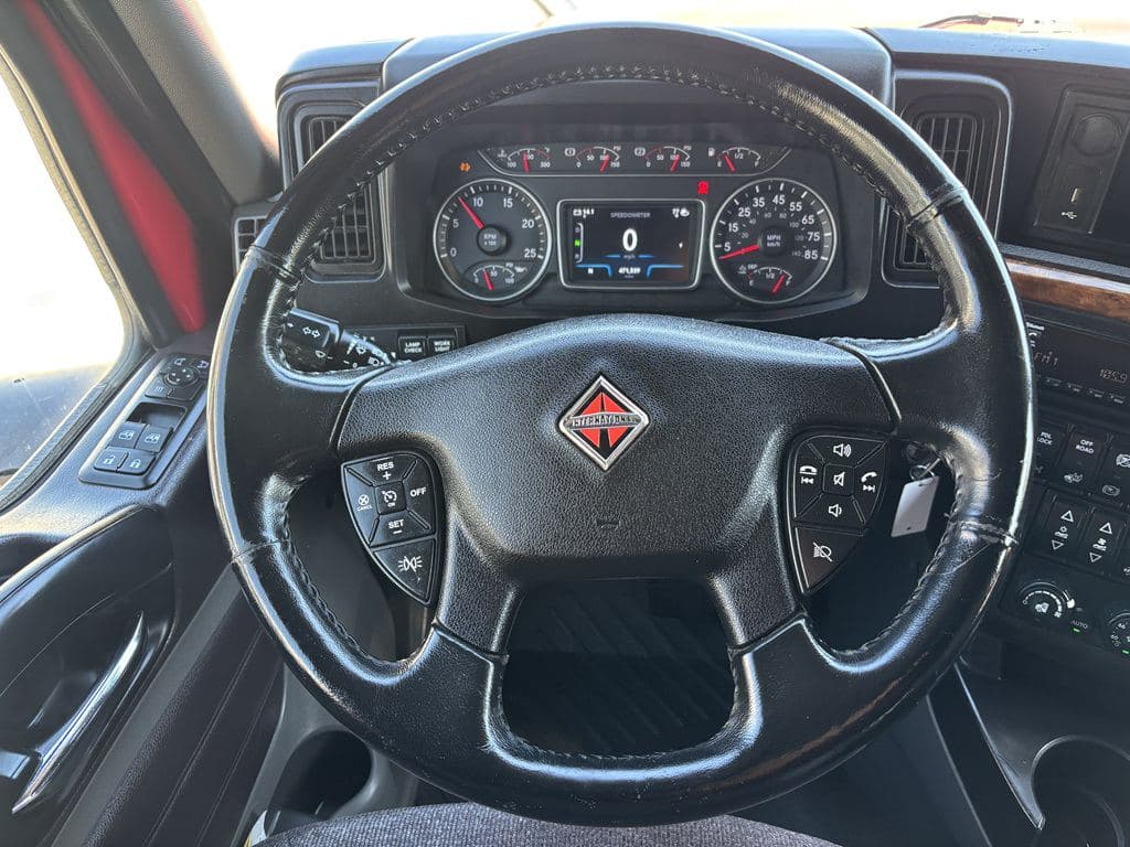 Used 2021 INTERNATIONAL LT625 image 20