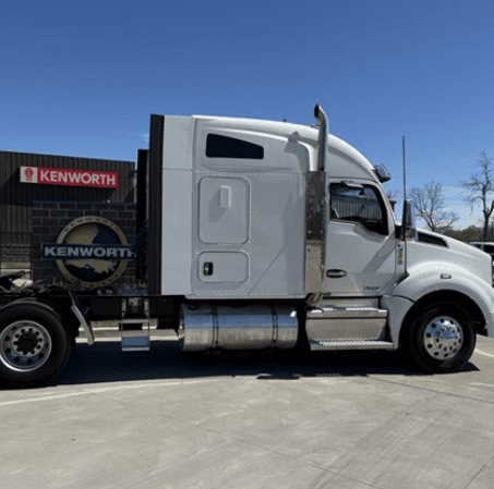 2020 Kenworth T880 image 2