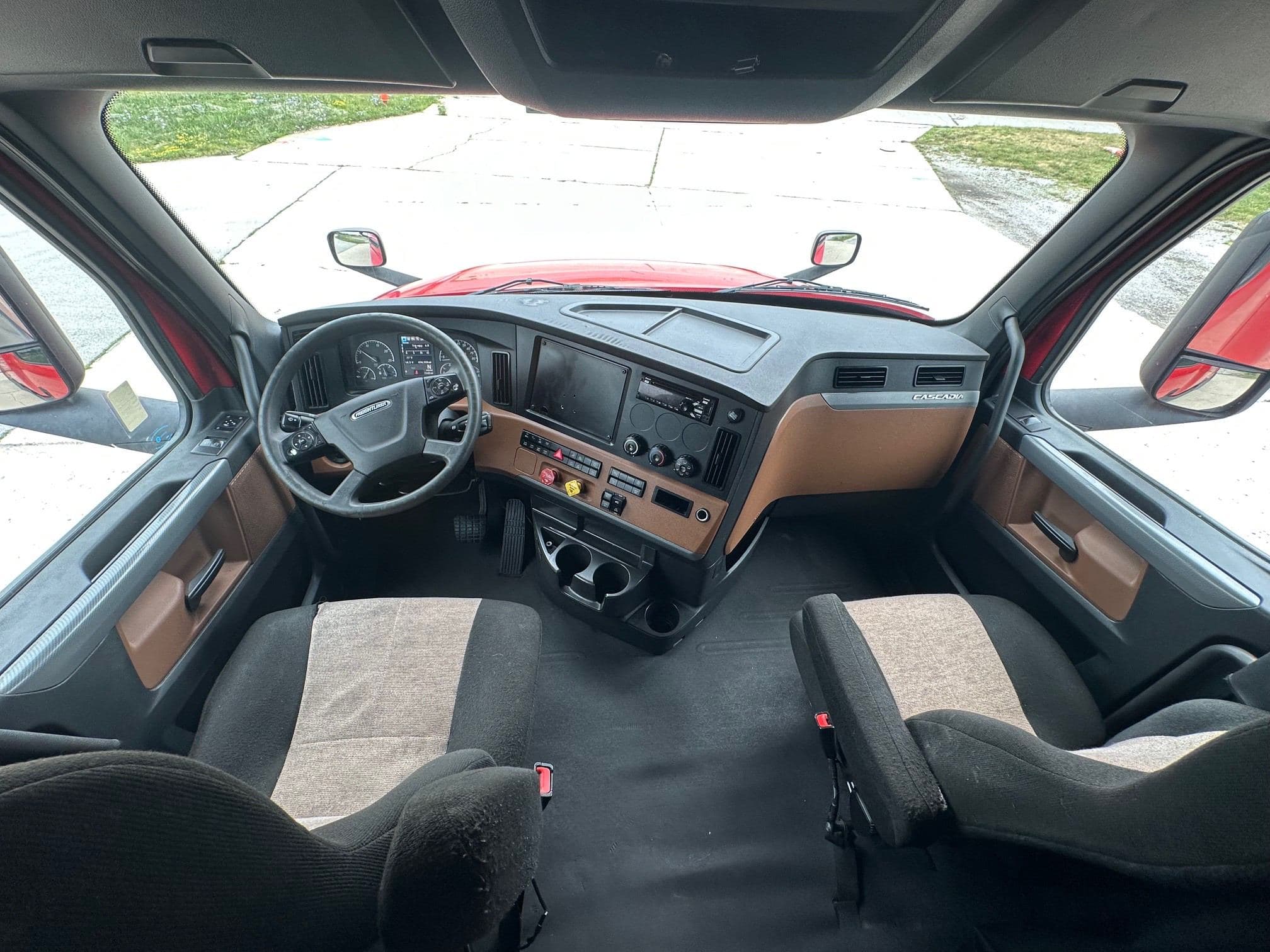 2020 Freightliner Cascadia 126 image 9