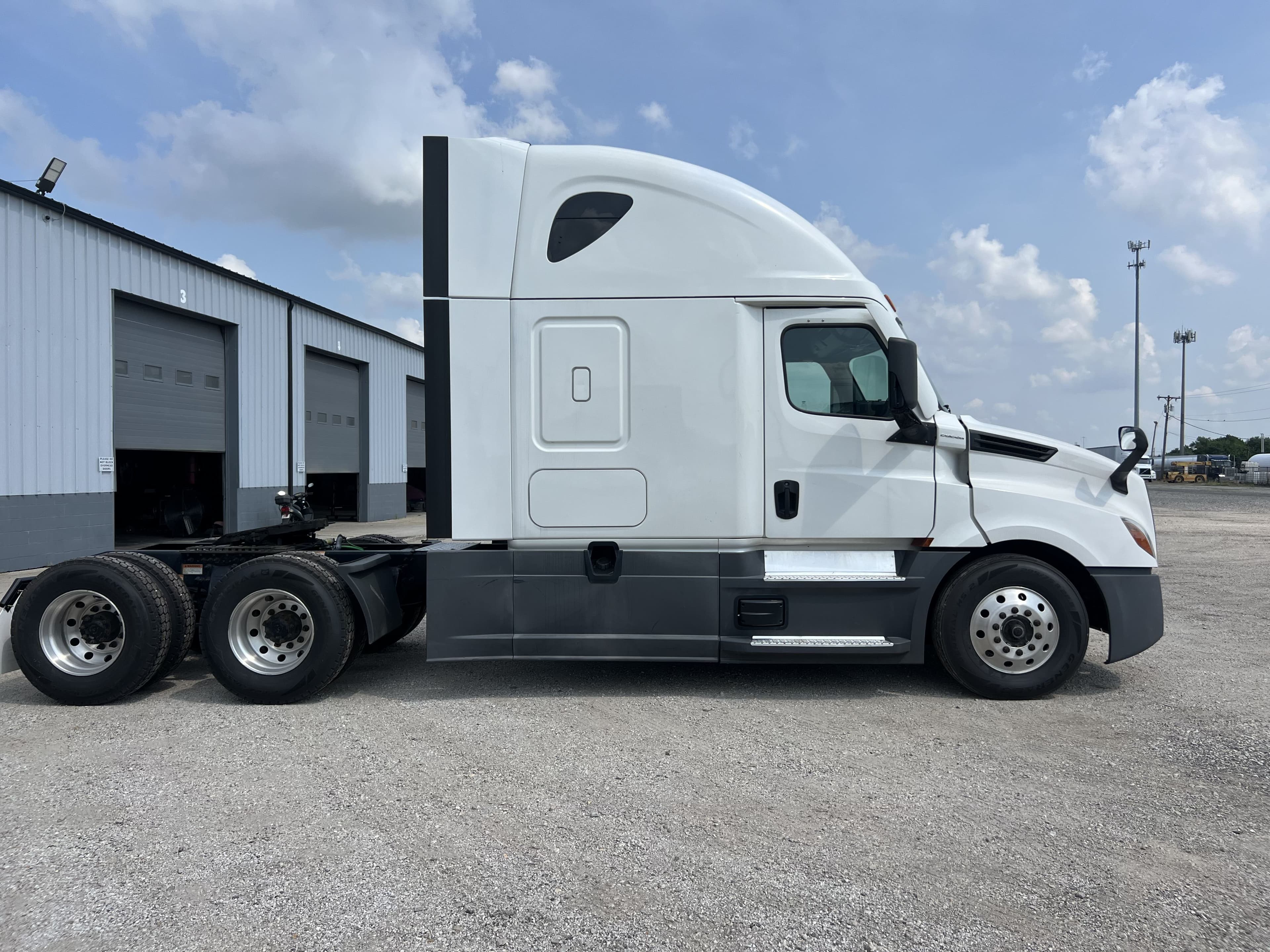 2022 Freightliner Cascadia 126 image 4