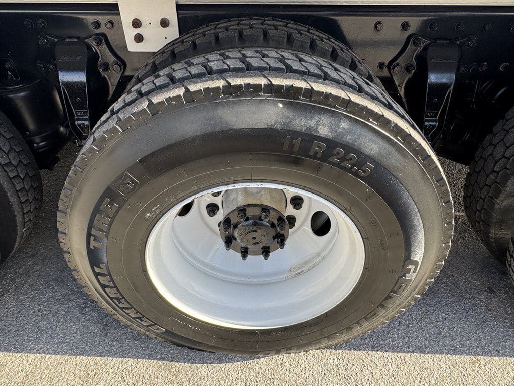 2015 Freightliner M2-112 image 43