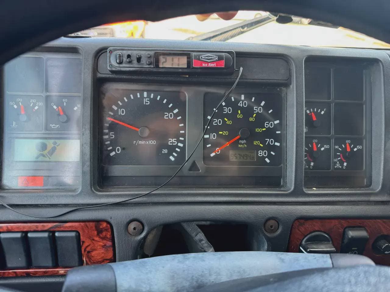 2003 Volvo VNL image 6