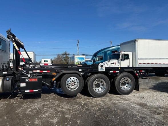 2025 Kenworth T880 image 9