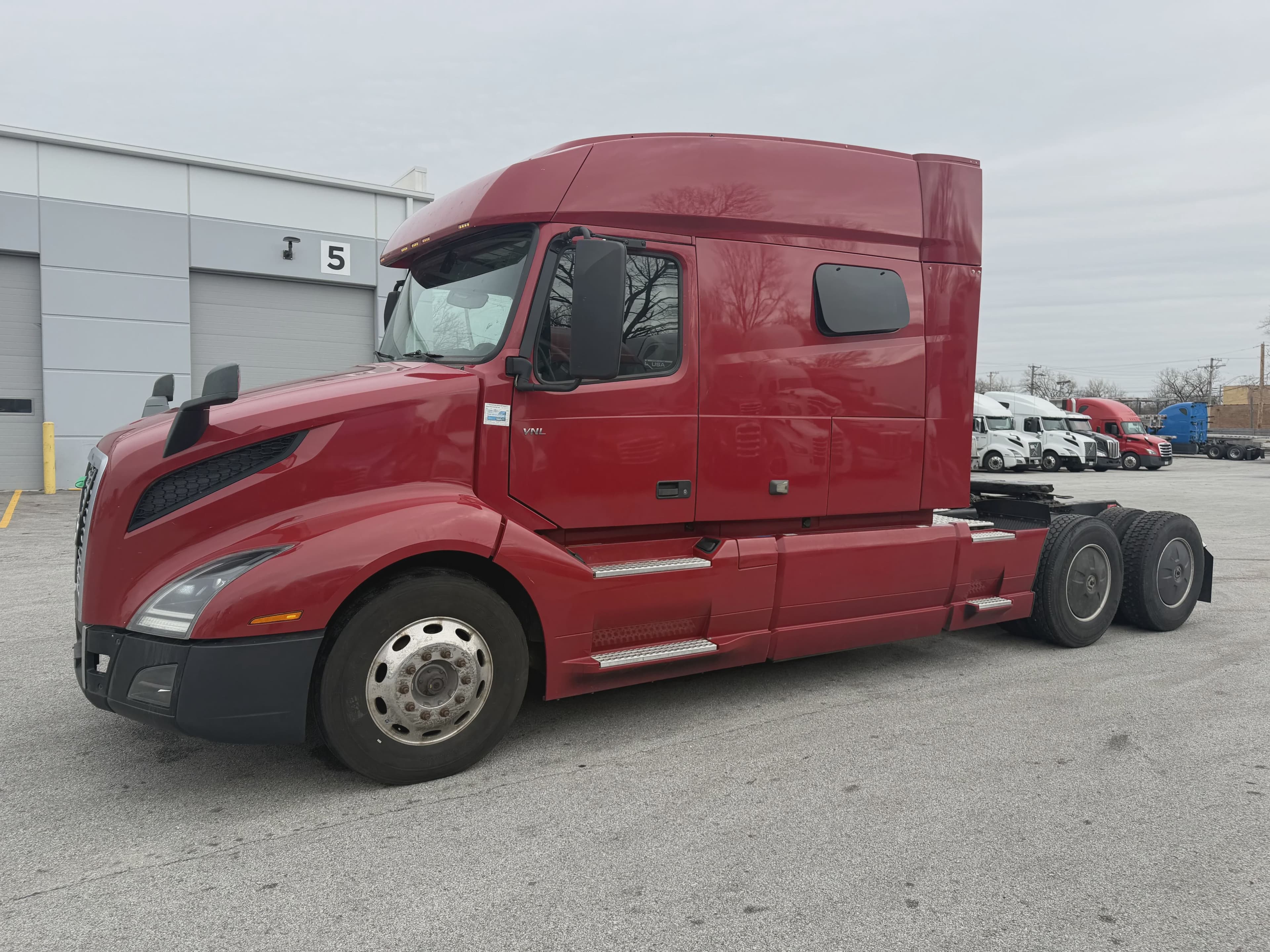 2019 Volvo VNL64T740 image 1