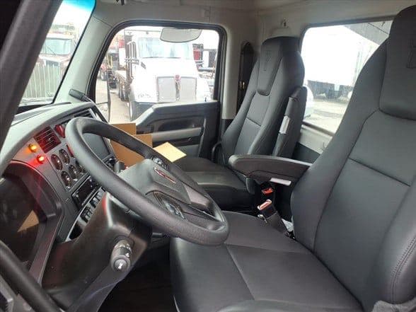 2026 Kenworth T880 image 13