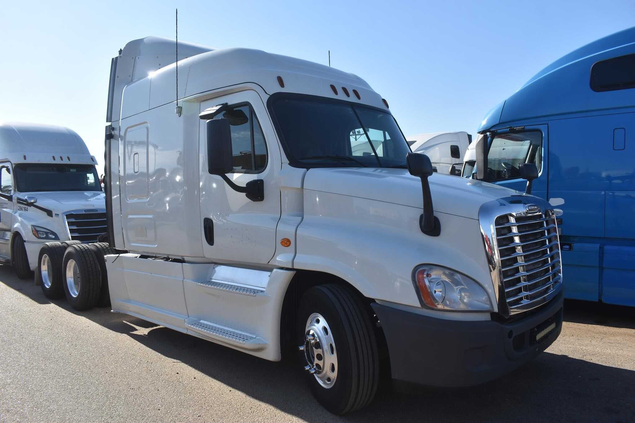 2013 Freightliner Cascadia 125 image 4