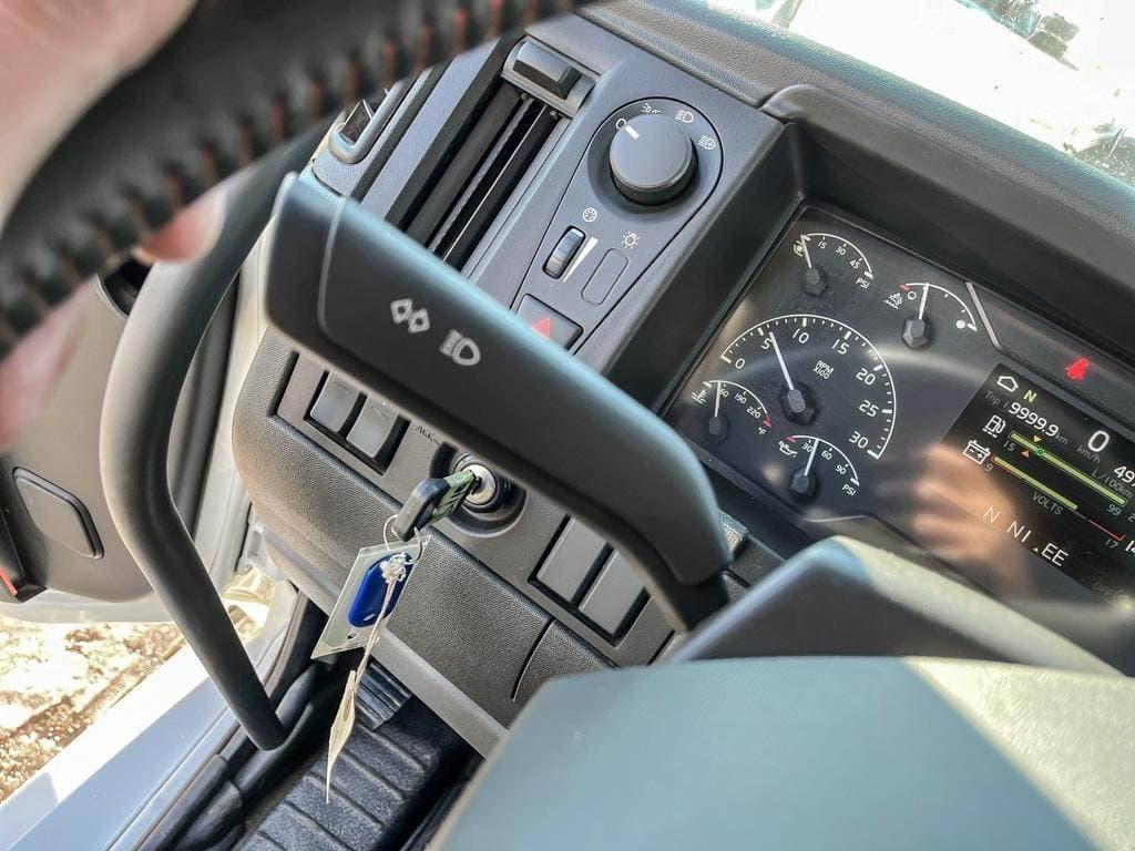 2024 Volvo VNL64T760 image 7