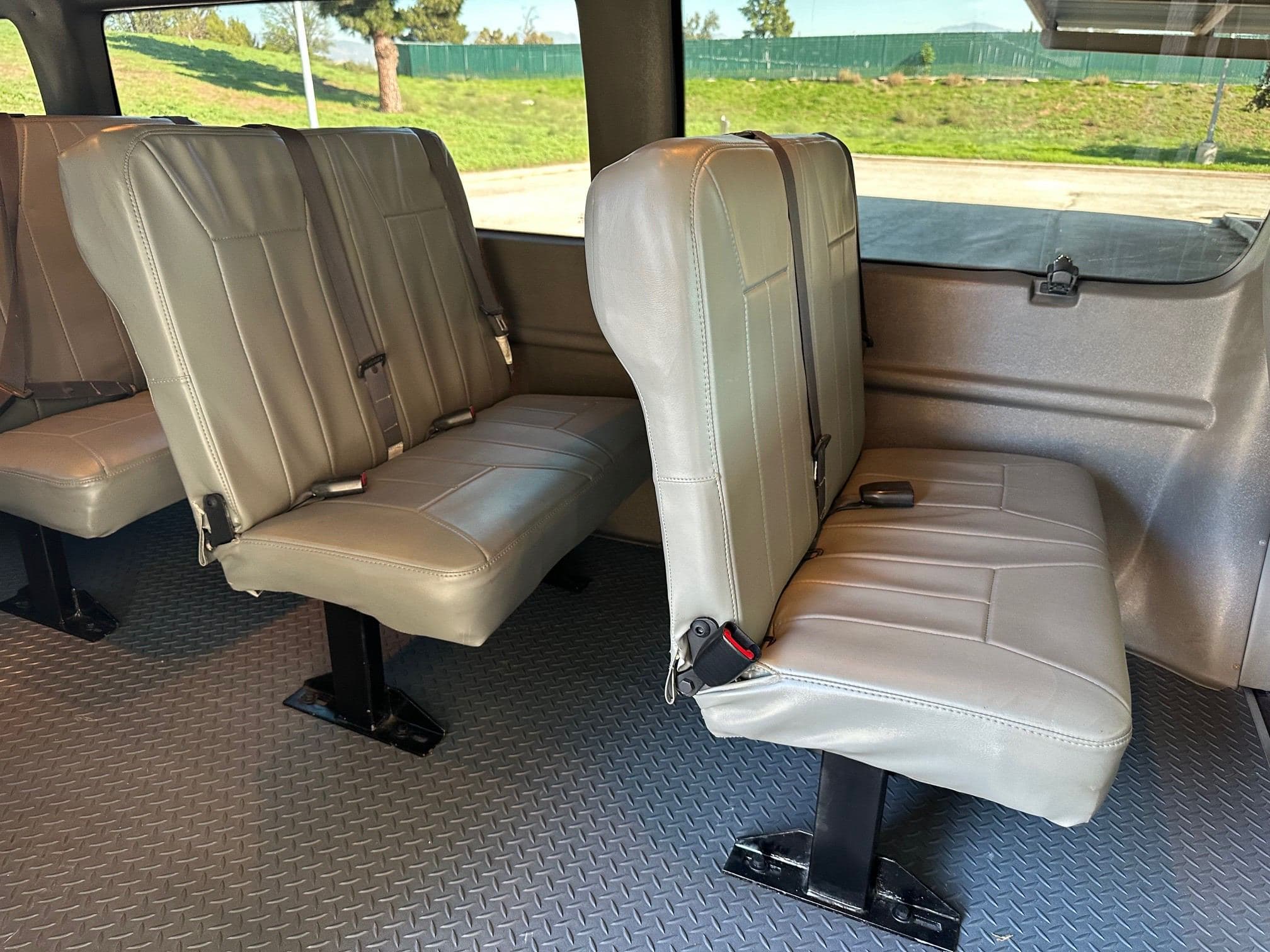 2013 FORD E350 SD 4x4 Passenger Van 13477 image 27