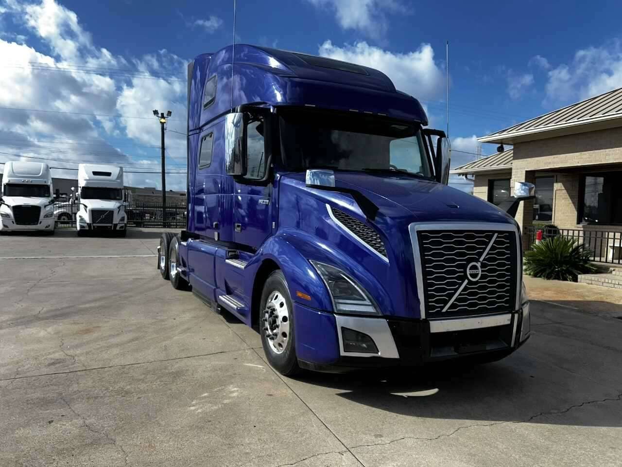 2022 Volvo VNL image 2