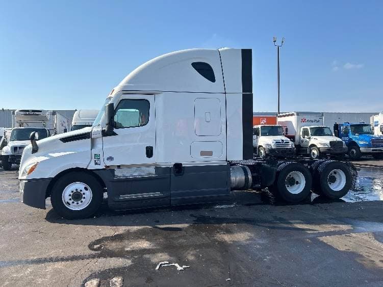 2023 Freightliner Cascadia 126 image 2