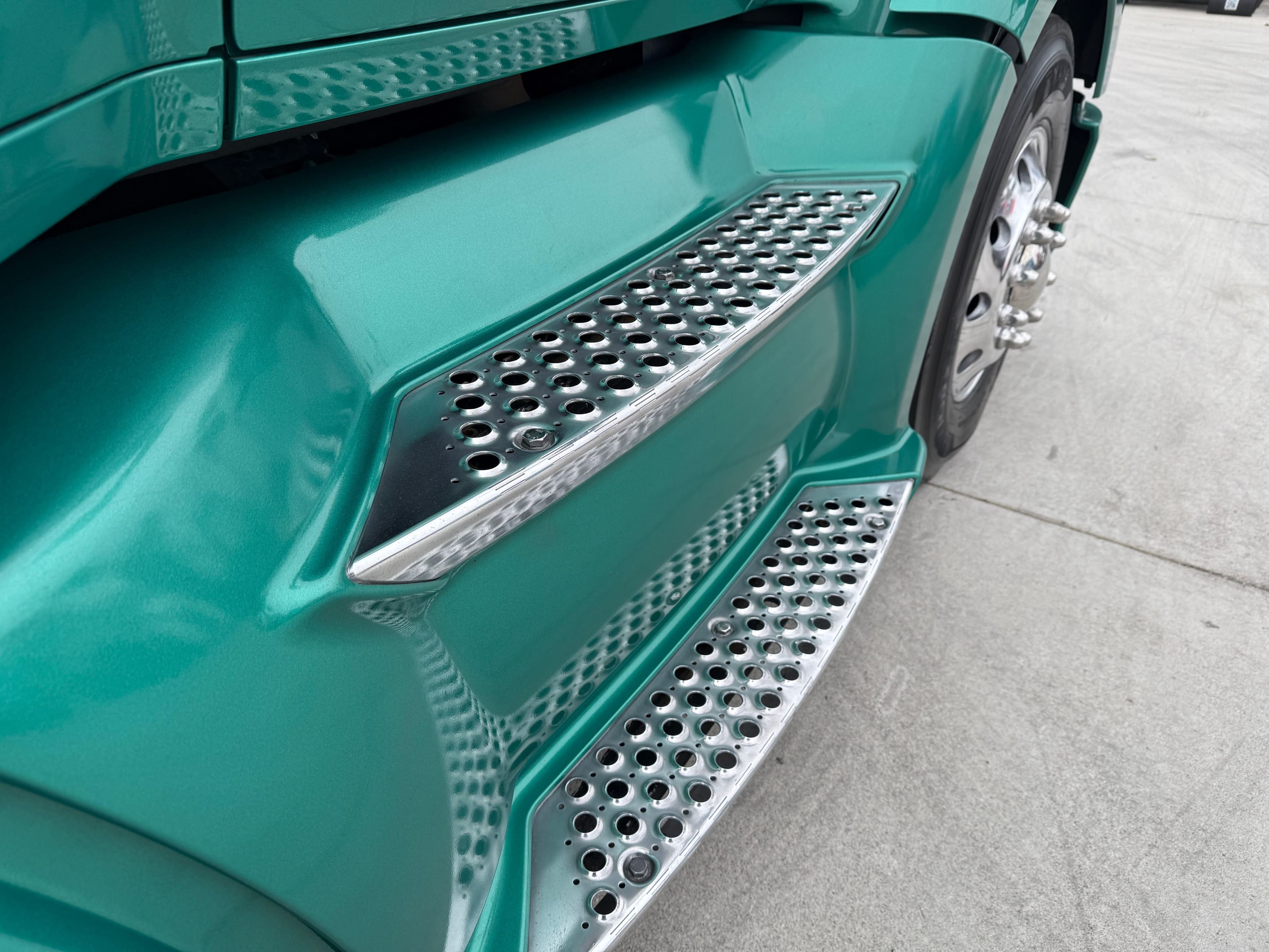 2021 Kenworth T680 image 14