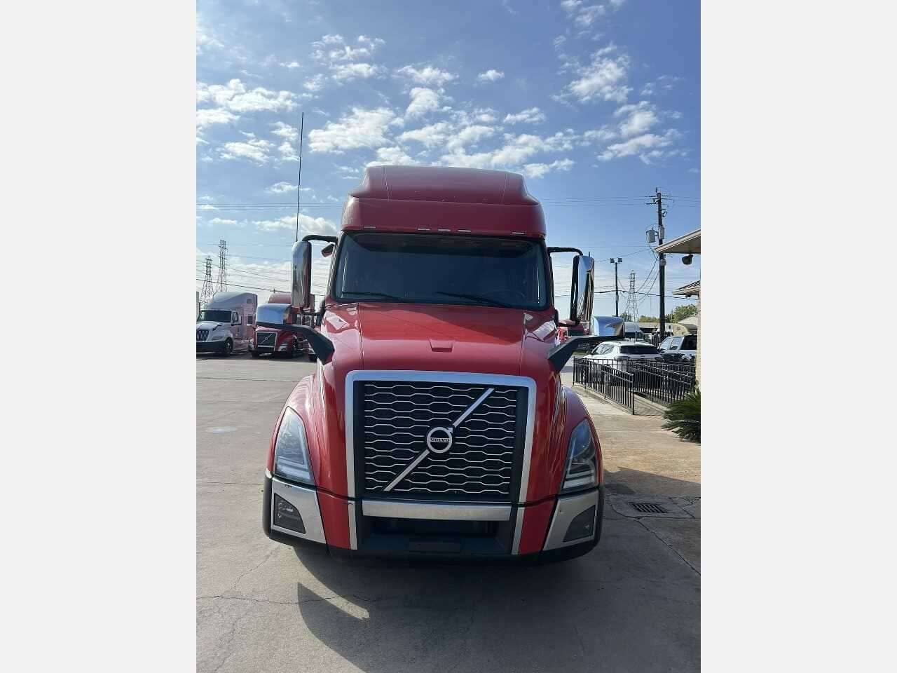2022 Volvo VNL image 2