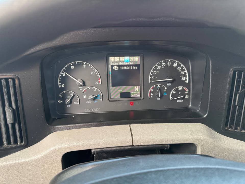 2020 Freightliner Cascadia image 10