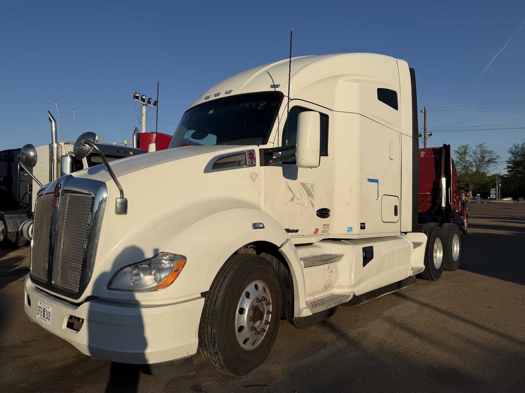 2019 Kenworth T680 image 1
