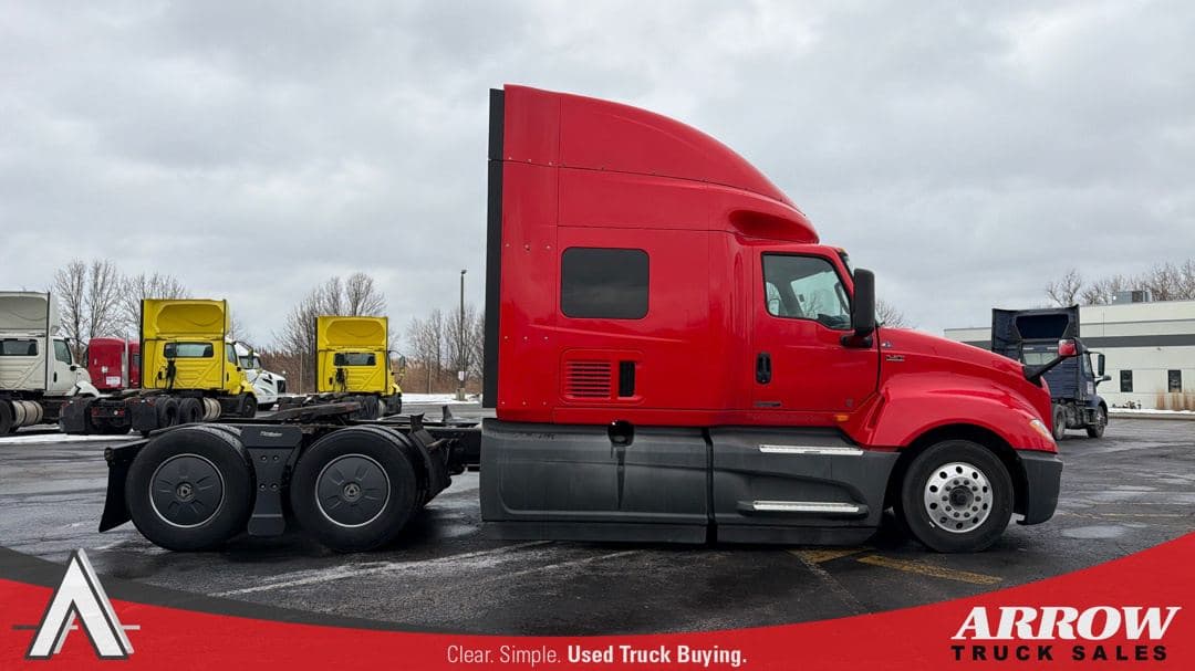 2021 International LT625 image 2