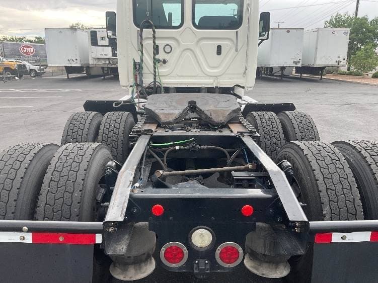 2018 Freightliner Cascadia image 8