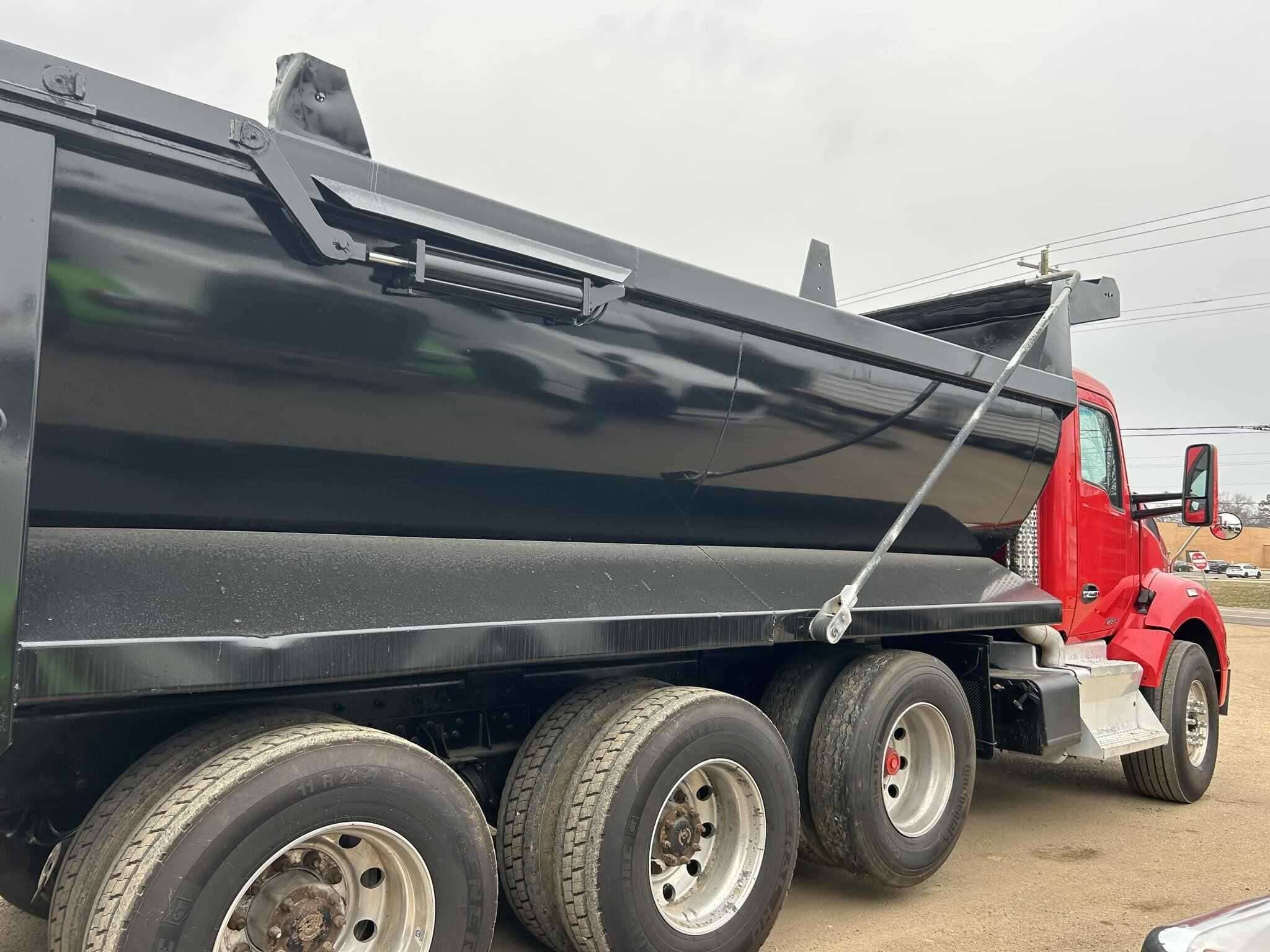 2017 Kenworth T880 image 13