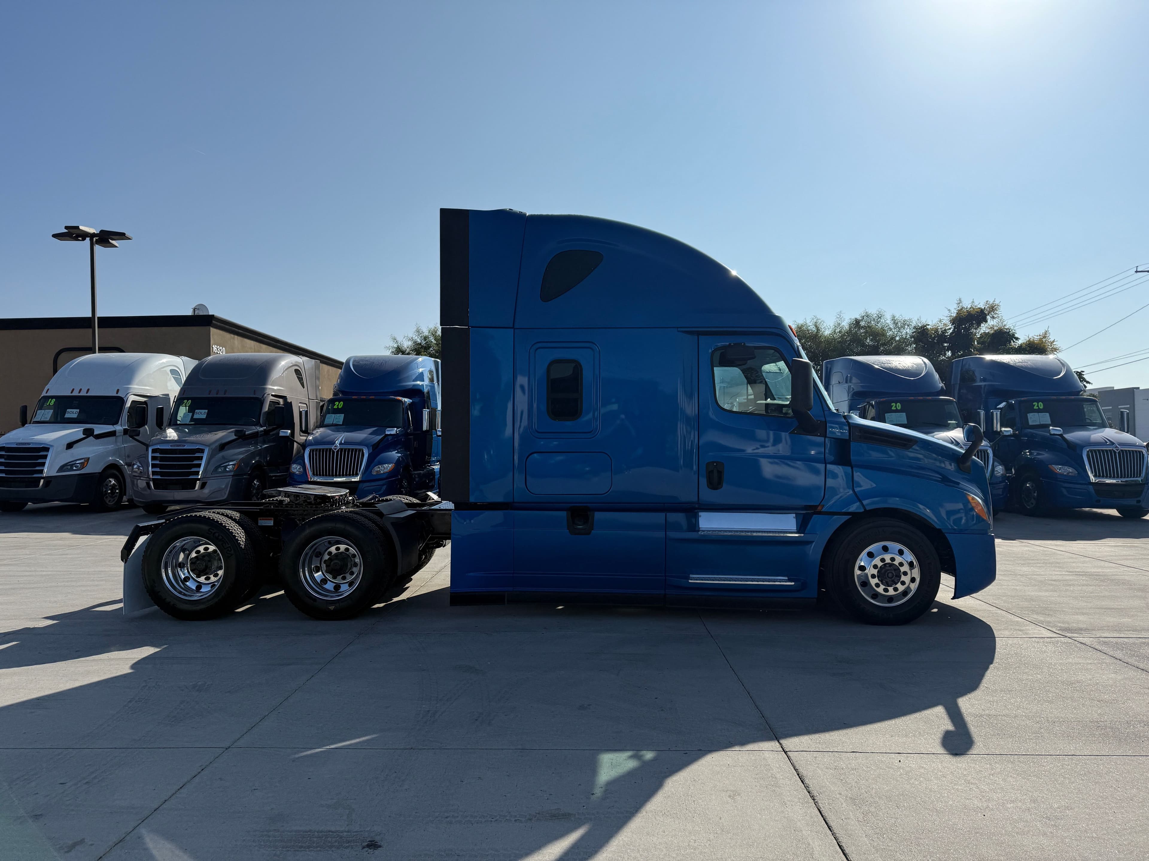 2020 Freightliner Cascadia 126 image 4