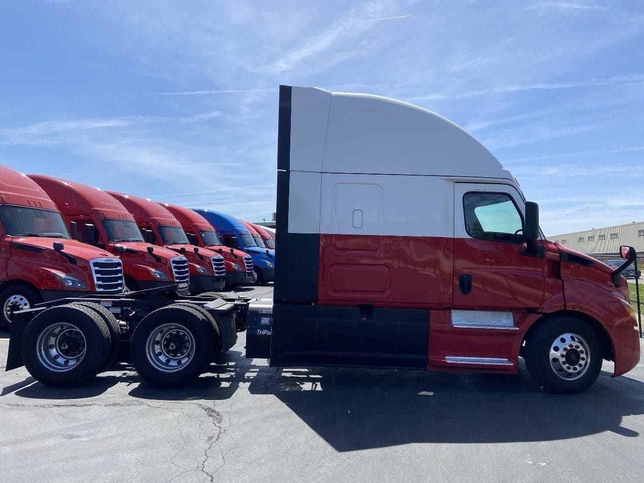 2020 FREIGHTLINER PE116064ST Tandem Axle Sleeper image 4