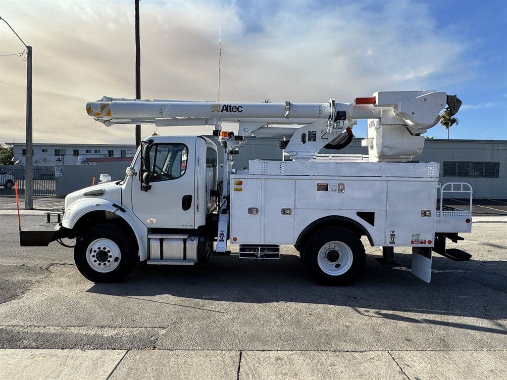 2015 Freightliner M2 106 image 8