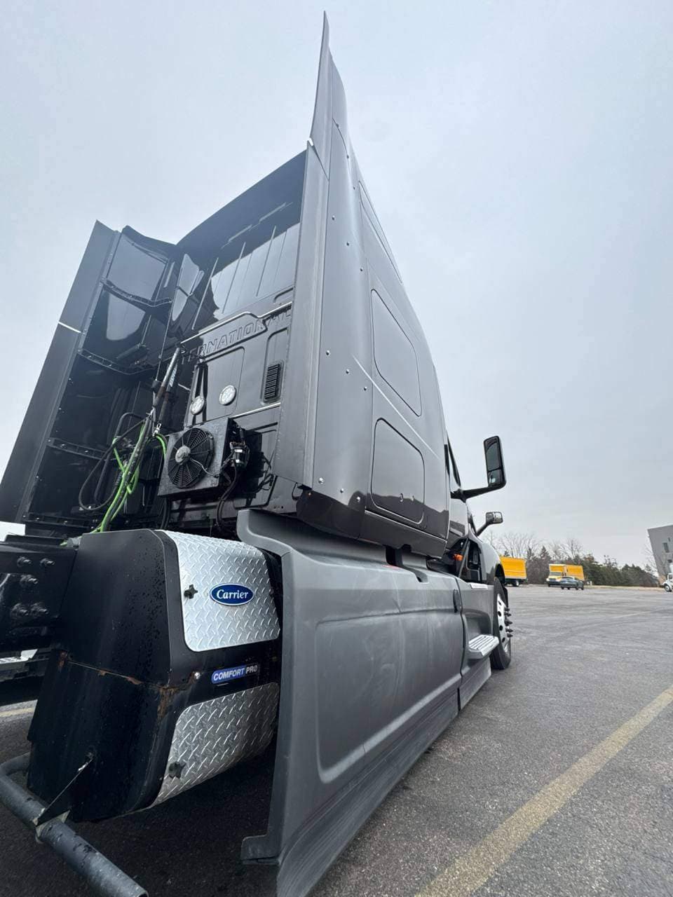 2022 International LT625 image 7