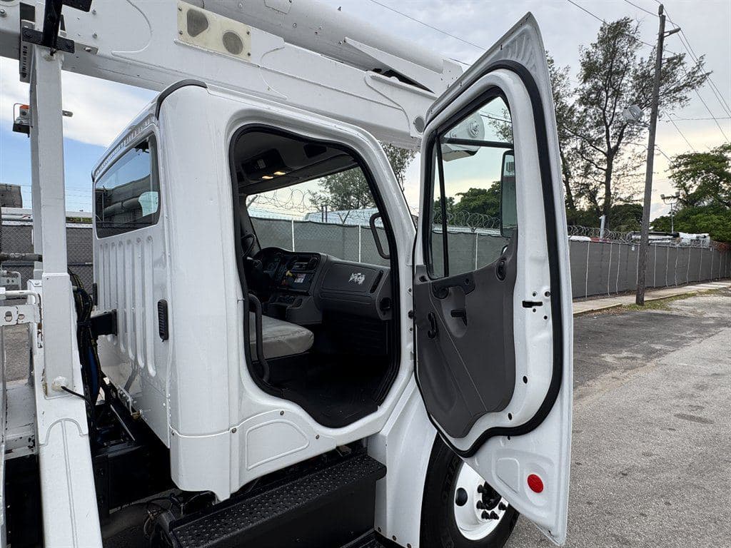2018 Freightliner M2-106 image 51