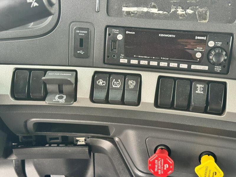 2023 Kenworth T600 image 28