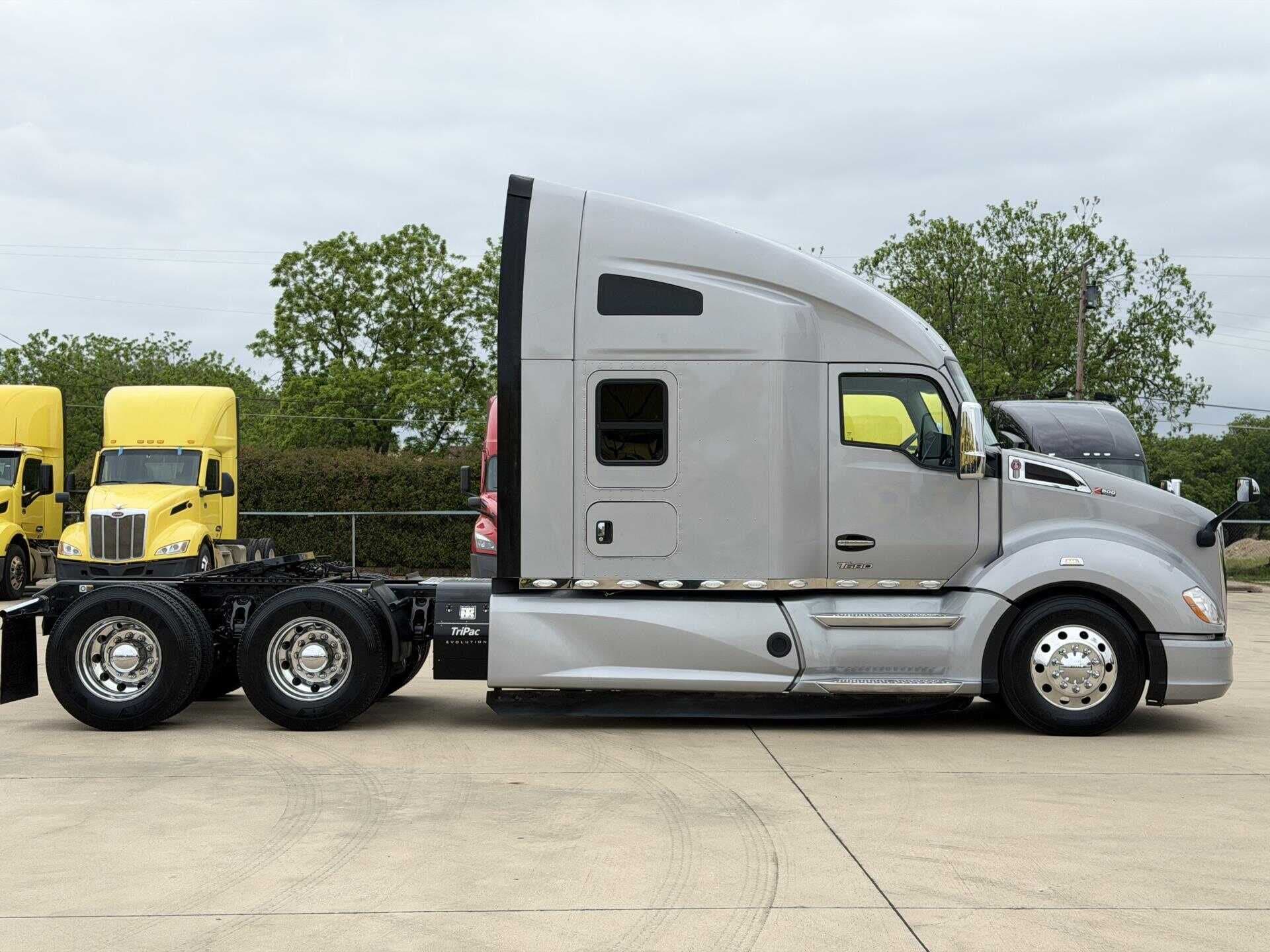2022 Kenworth T680 image 3